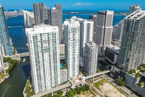 Condo in Miami, Florida, 1 bedroom  № 1713133 - photo 3