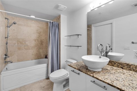 Condo in Miami, Florida, 1 bedroom  № 1713133 - photo 15