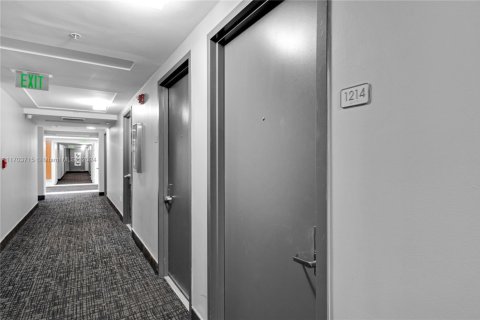 Condo in Miami, Florida, 1 bedroom  № 1713133 - photo 20