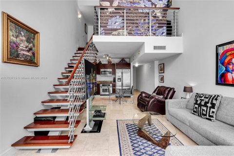 Condo in Miami, Florida, 1 bedroom  № 1713133 - photo 2