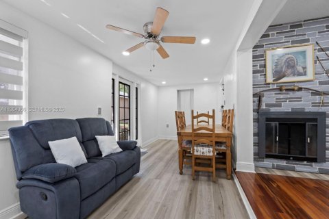 Villa ou maison à vendre à Cutler Bay, Floride: 3 chambres, 179.12 m2 № 2049552 - photo 16