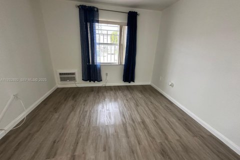 Снять в аренду коммерческую недвижимость в Майами, Флорида 46.45м2, № 1991690 - фото 6