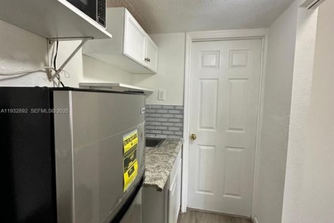 Снять в аренду коммерческую недвижимость в Майами, Флорида 46.45м2, № 1991690 - фото 5