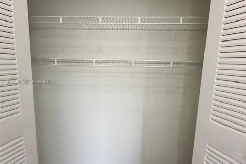 Снять в аренду коммерческую недвижимость в Майами, Флорида 46.45м2, № 1991690 - фото 11