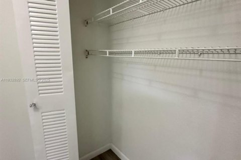 Снять в аренду коммерческую недвижимость в Майами, Флорида 46.45м2, № 1991690 - фото 10