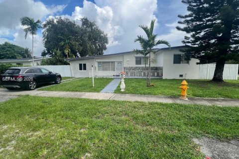Casa en Miami, Florida 4 dormitorios, 146.97 m2 № 2153046