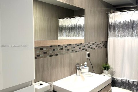 Copropriété à vendre à Hallandale Beach, Floride: 2 chambres, 119.38 m2 № 1934704 - photo 26