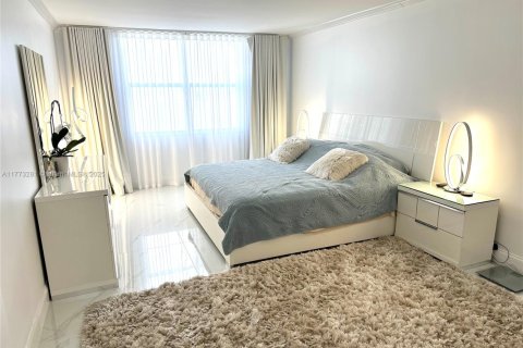 Купить кондоминиум в Халландейл-Бич, Флорида 2 спальни, 119.38м2, № 1934704 - фото 16