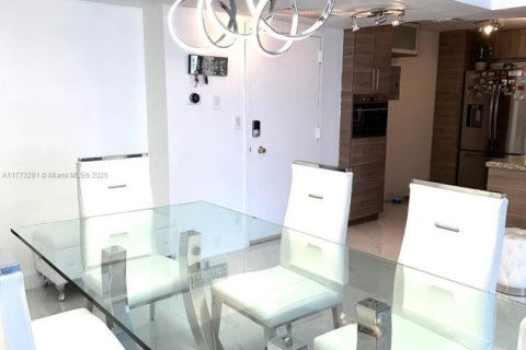Купить кондоминиум в Халландейл-Бич, Флорида 2 спальни, 119.38м2, № 1934704 - фото 2