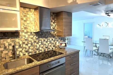Copropriété à vendre à Hallandale Beach, Floride: 2 chambres, 119.38 m2 № 1934704 - photo 1