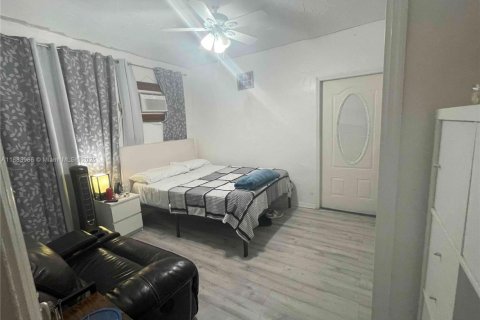 Commercial property in Miami, Florida 37.16 sq.m. № 1942168 - photo 6