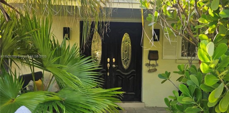 House in Oakland Park, Florida 3 bedrooms, 148.83 sq.m. № 2081973