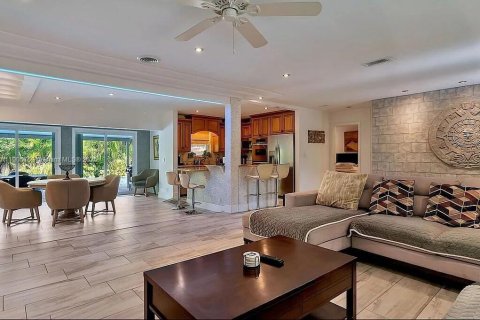 House in Oakland Park, Florida 3 bedrooms, 148.83 sq.m. № 2081973 - photo 13