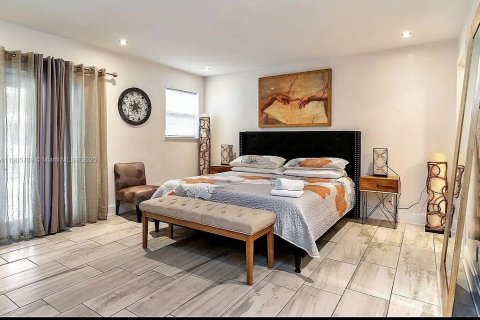 House in Oakland Park, Florida 3 bedrooms, 148.83 sq.m. № 2081973 - photo 3