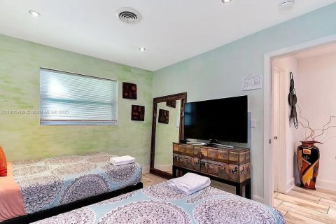 House in Oakland Park, Florida 3 bedrooms, 148.83 sq.m. № 2081973 - photo 7
