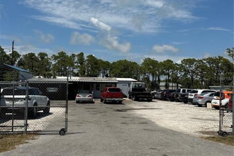 Commercial property in Englewood, Florida 52.03 sq.m. № 2195393 - photo 4