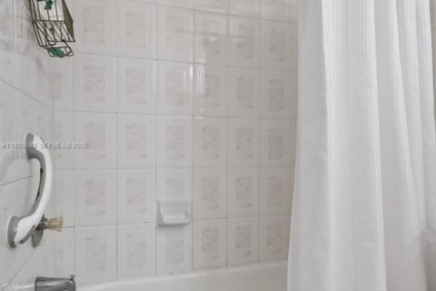 Купить кондоминиум в Хайалиа, Флорида 3 спальни, 124.95м2, № 1986040 - фото 24