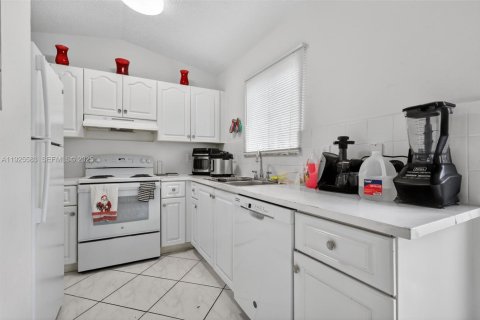 Купить кондоминиум в Хайалиа, Флорида 3 спальни, 124.95м2, № 1986040 - фото 10