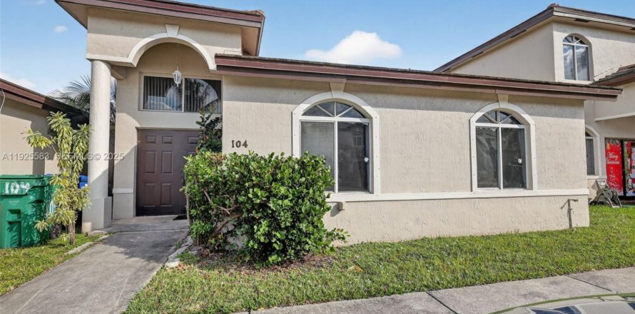 Кондоминиум с 3 спальнями в Хайалиа, Флорида № 1986040