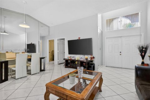 Купить кондоминиум в Хайалиа, Флорида 3 спальни, 124.95м2, № 1986040 - фото 6