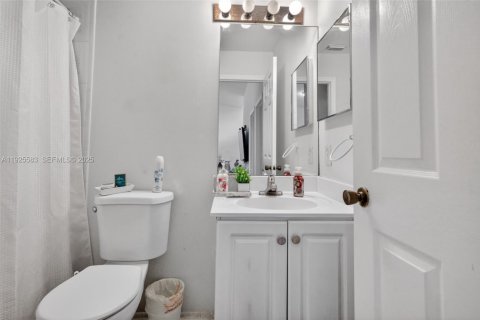 Купить кондоминиум в Хайалиа, Флорида 3 спальни, 124.95м2, № 1986040 - фото 22