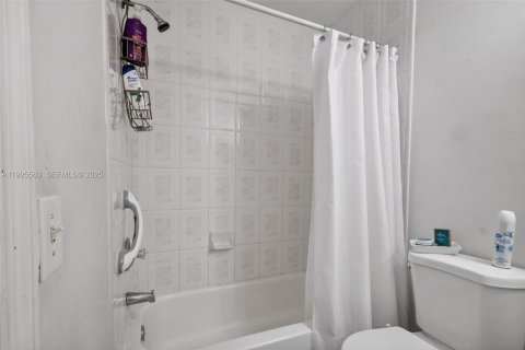 Купить кондоминиум в Хайалиа, Флорида 3 спальни, 124.95м2, № 1986040 - фото 25