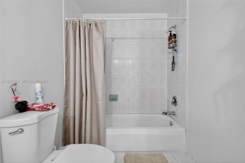 Купить кондоминиум в Хайалиа, Флорида 3 спальни, 124.95м2, № 1986040 - фото 17