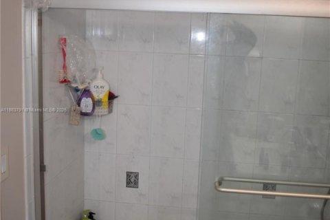 Купить кондоминиум в Дорал, Флорида 2 спальни, 103.59м2, № 1946954 - фото 15