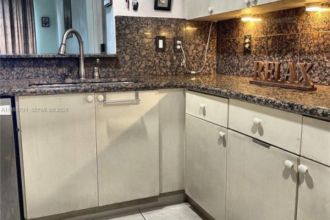 Copropriété à vendre à Doral, Floride: 2 chambres, 103.59 m2 № 1946954 - photo 18