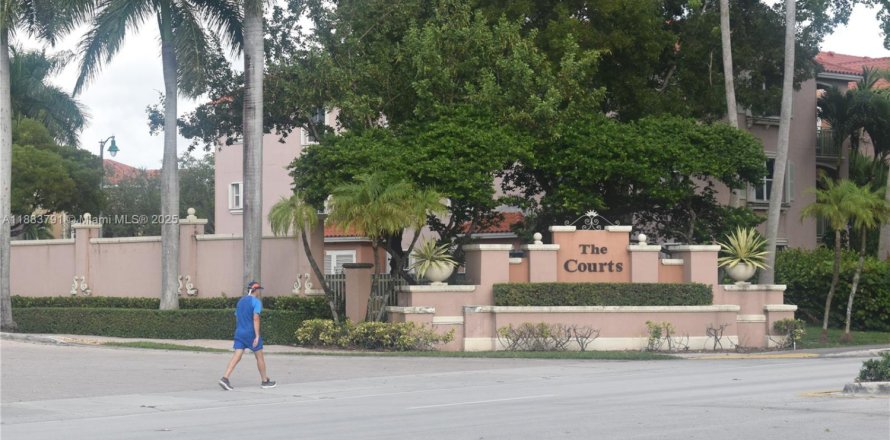 Condo in Doral, Florida, 2 bedrooms № 1946954