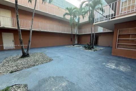 Снять в аренду кондоминиум в Хайалиа, Флорида 1 спальня, 75.25м2, № 1963734 - фото 3