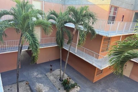 Снять в аренду кондоминиум в Хайалиа, Флорида 1 спальня, 75.25м2, № 1963734 - фото 1