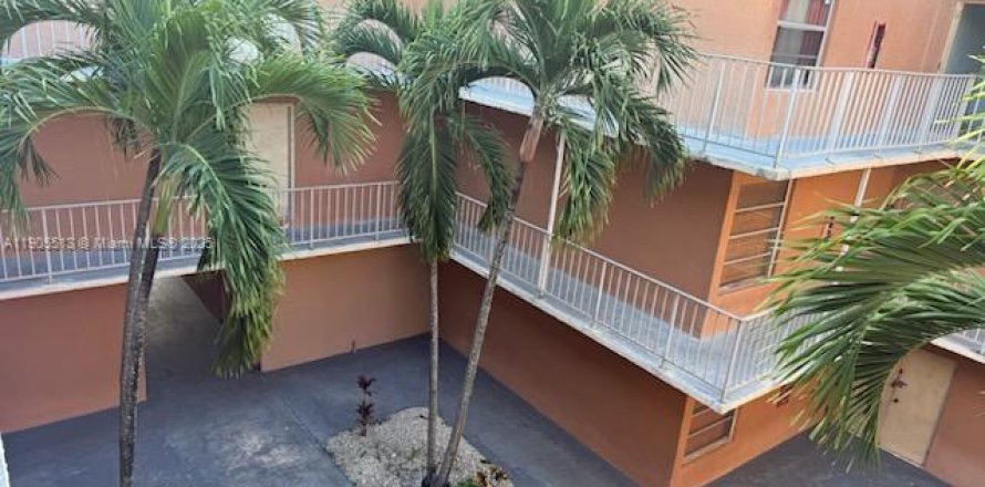 Кондоминиум с 1 спальней в Хайалиа, Флорида № 1963734