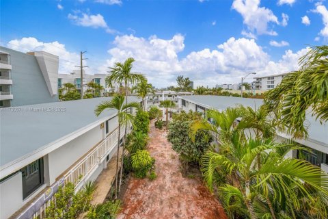 Commercial property in Miami Beach, Florida № 1863205 - photo 3