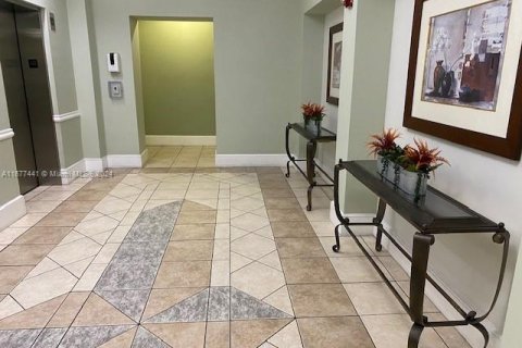 Condo in Coral Gables, Florida, 1 bedroom  № 1711972 - photo 18