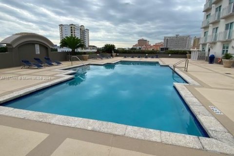 Condo in Coral Gables, Florida, 1 bedroom  № 1711972 - photo 13