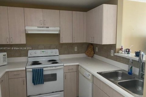 Condo in Coral Gables, Florida, 1 bedroom  № 1711972 - photo 4