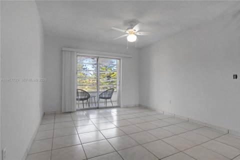 Condo in Aventura, Florida, 1 bedroom  № 2041981 - photo 3