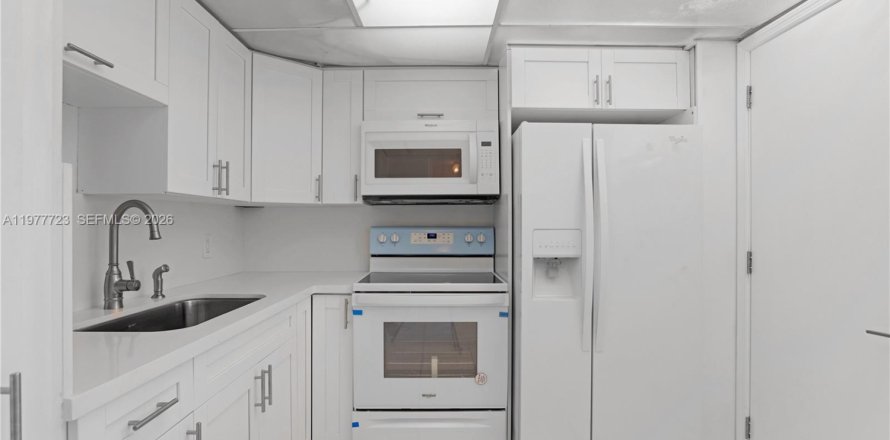 Condo in Aventura, Florida, 1 bedroom  № 2041981