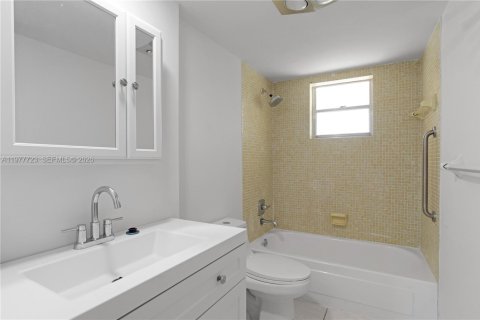 Condo in Aventura, Florida, 1 bedroom  № 2041981 - photo 5
