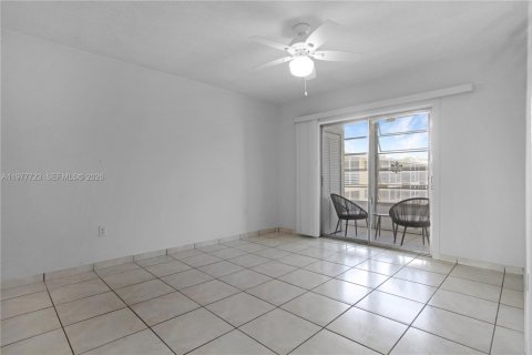 Condo in Aventura, Florida, 1 bedroom  № 2041981 - photo 7