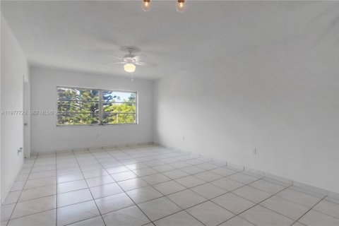 Condo in Aventura, Florida, 1 bedroom  № 2041981 - photo 9