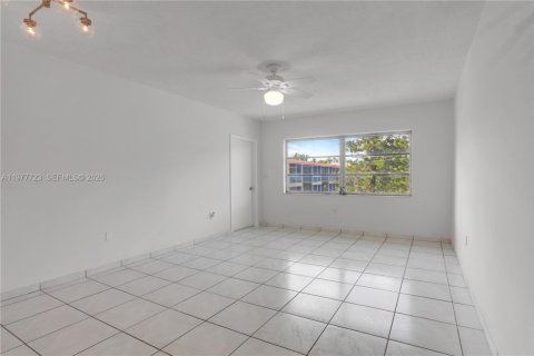 Condo in Aventura, Florida, 1 bedroom  № 2041981 - photo 2