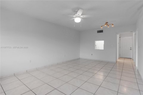 Condo in Aventura, Florida, 1 bedroom  № 2041981 - photo 8