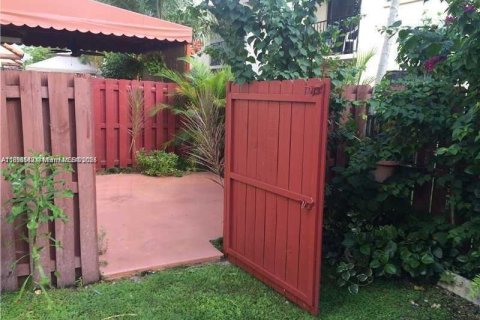 Townhouse in Miami, Florida 2 bedrooms, 112.41 sq.m. № 1952443 - photo 7