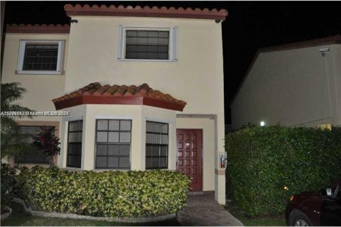 Townhouse in Miami, Florida 2 bedrooms, 112.41 sq.m. № 1952443 - photo 2