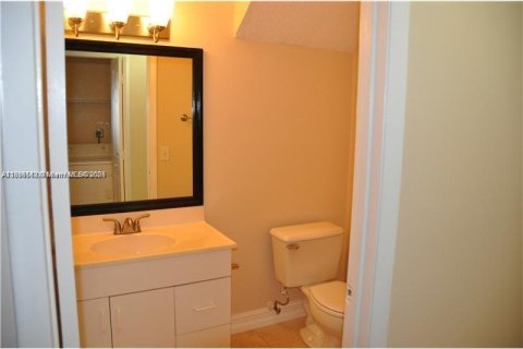 Townhouse in Miami, Florida 2 bedrooms, 112.41 sq.m. № 1952443 - photo 6