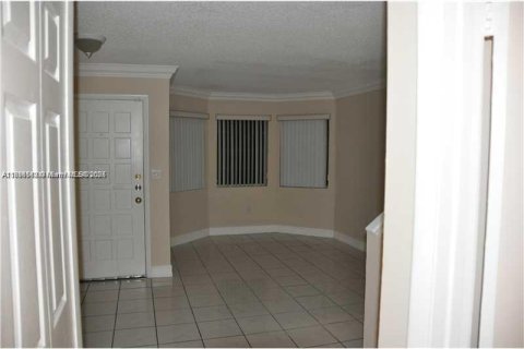 Townhouse in Miami, Florida 2 bedrooms, 112.41 sq.m. № 1952443 - photo 4