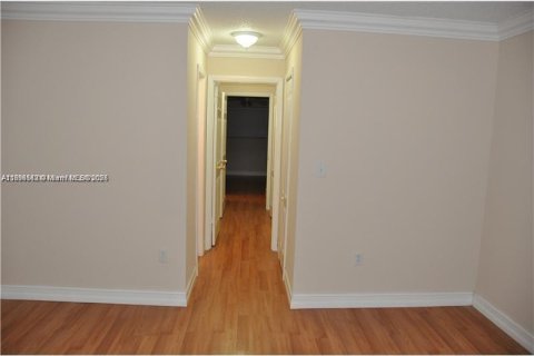 Townhouse in Miami, Florida 2 bedrooms, 112.41 sq.m. № 1952443 - photo 8