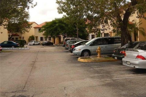 Townhouse in Miami, Florida 2 bedrooms, 112.41 sq.m. № 1952443 - photo 1